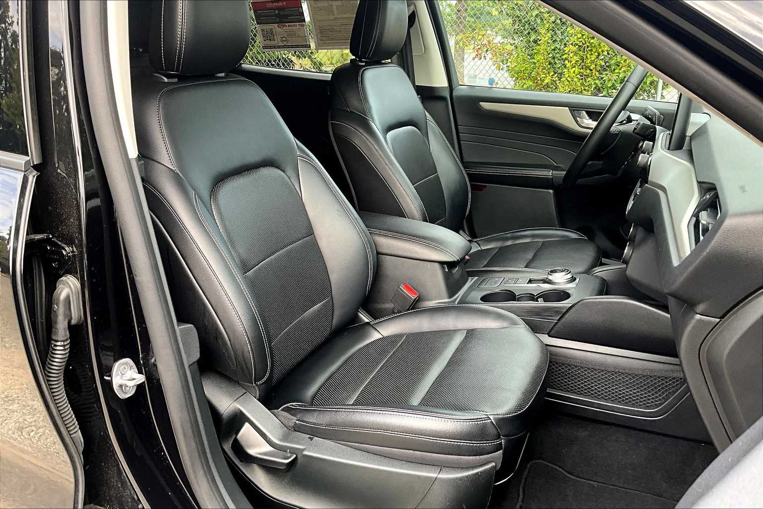 2022 Ford Escape SEL photo 7