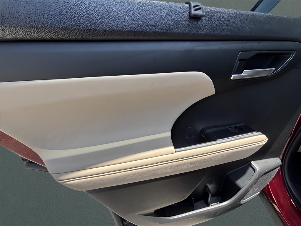 2023 Toyota Highlander XLE photo 13
