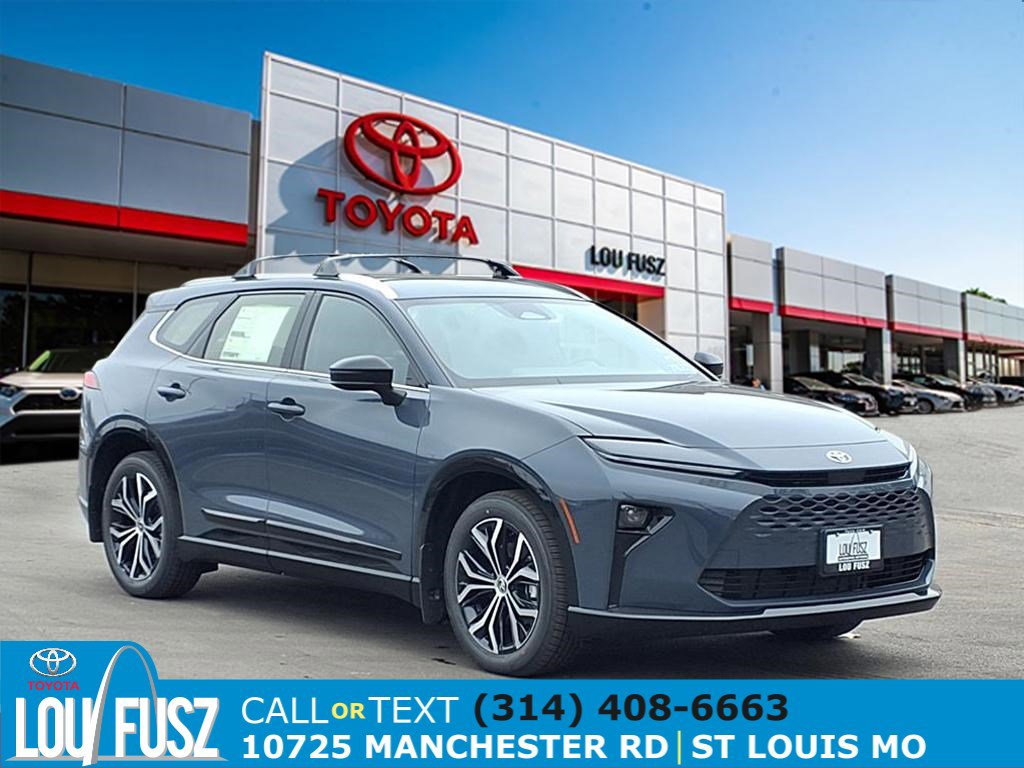 2025 Toyota Crown Signia XLE's photo