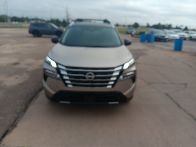 2025 Nissan Rogue Platinum photo 2