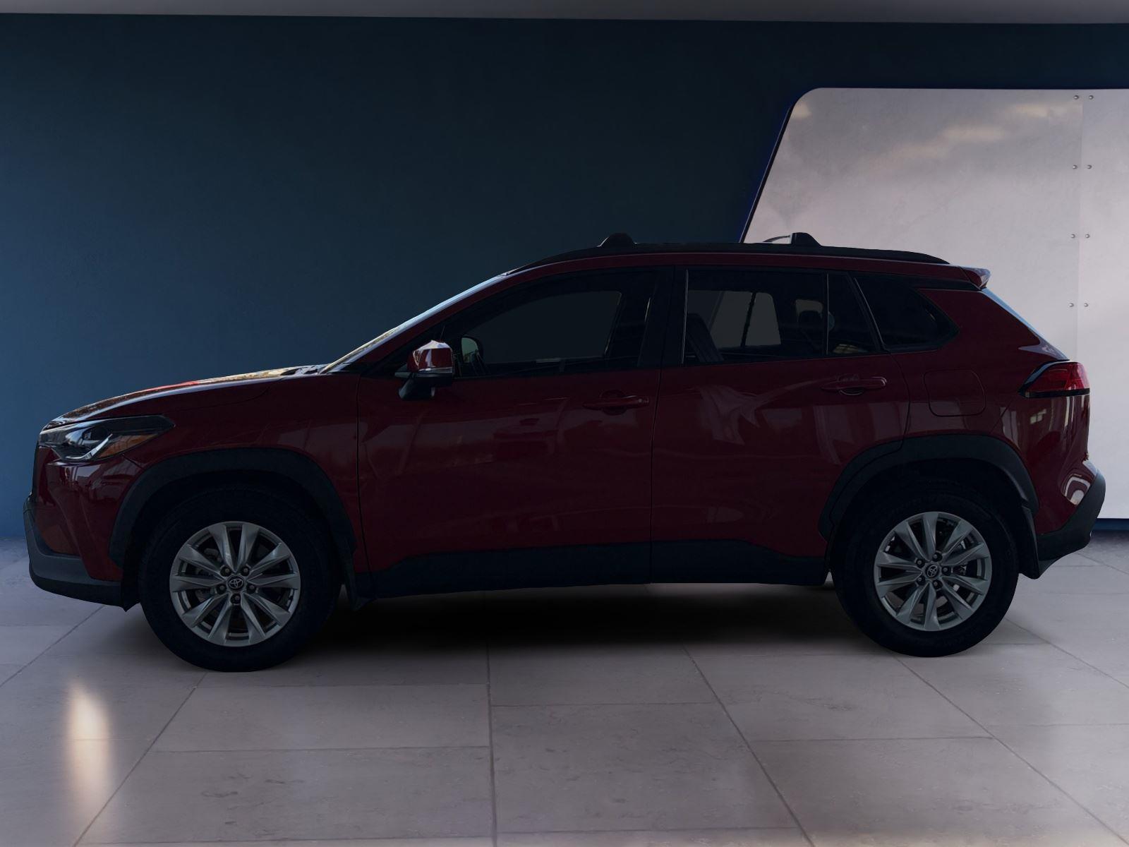 2024 Toyota Corolla Cross LE photo 2