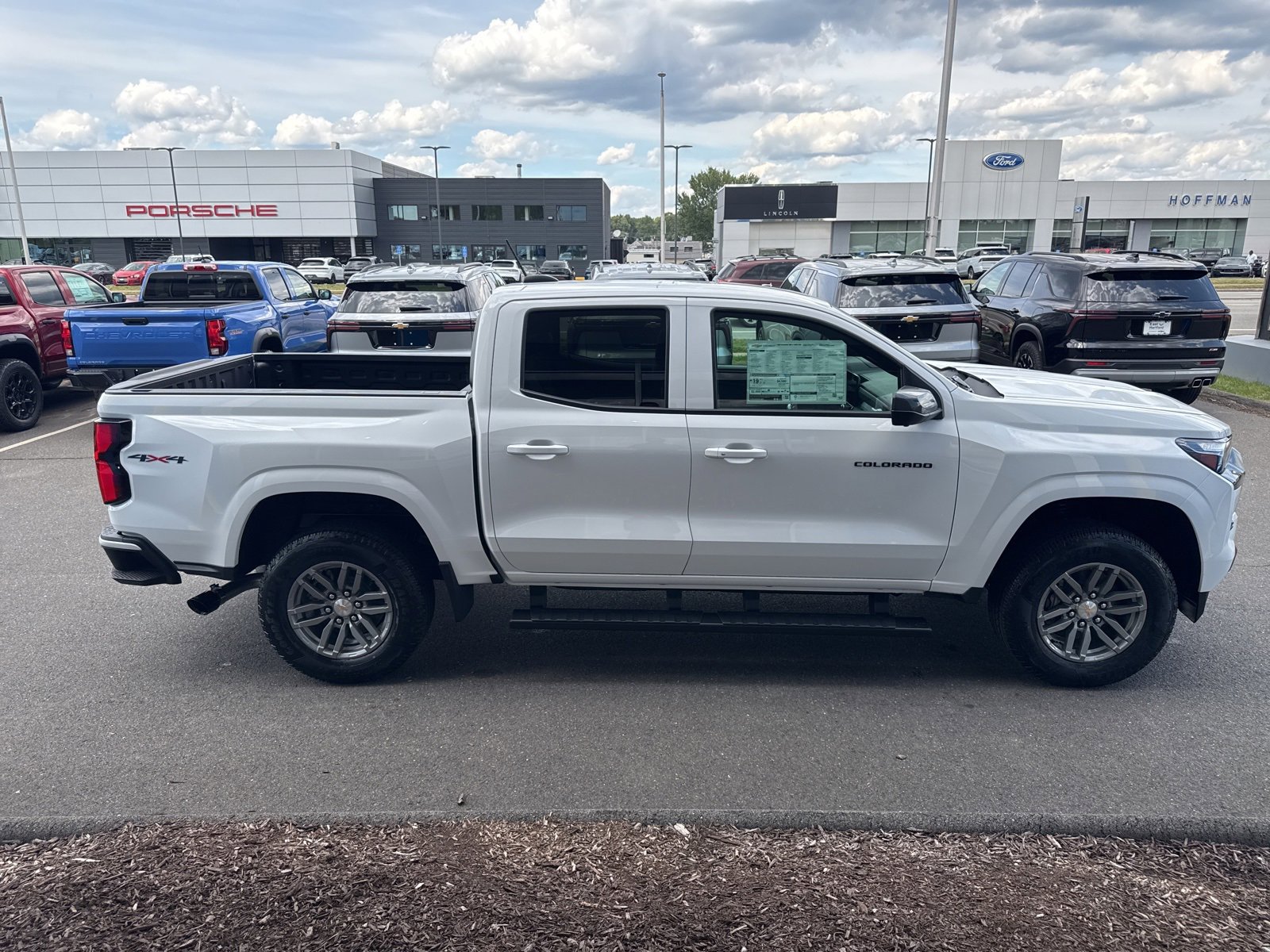 2026 Chevrolet Colorado LT photo 2