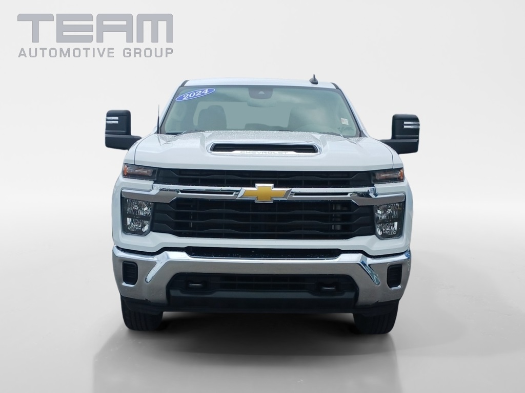 2024 Chevrolet Silverado 2500HD LT photo 2