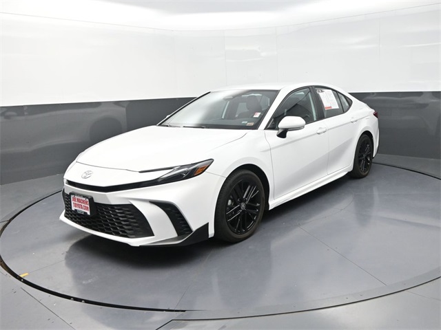 2025 Toyota Camry SE photo 3