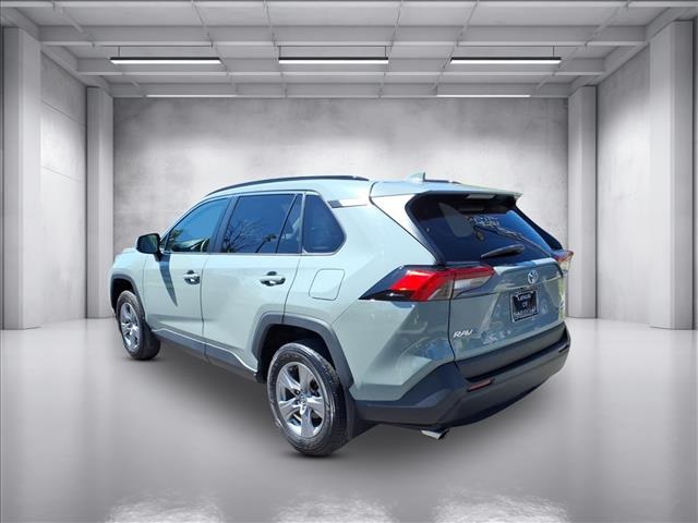 2022 Toyota RAV4 XLE photo 5