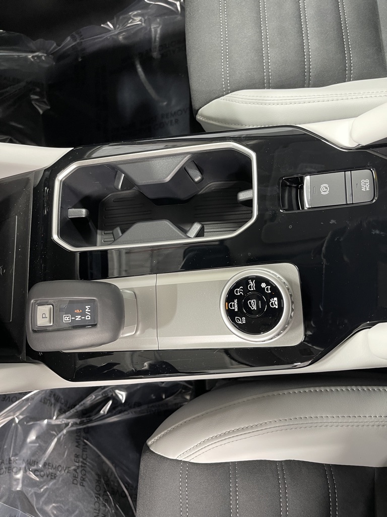 2025 Mitsubishi Outlander SE photo 12