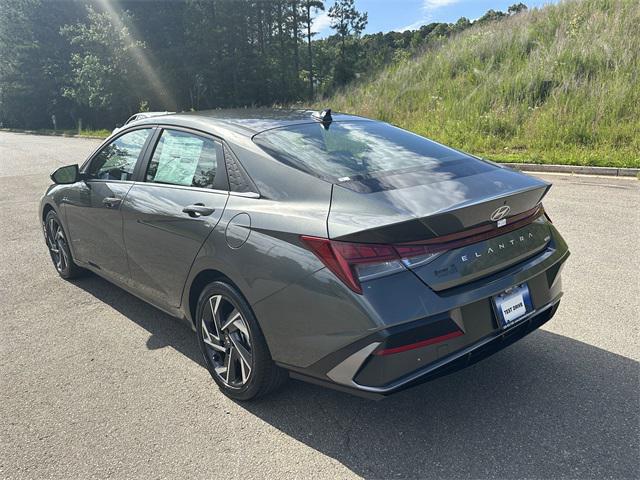 2025 Hyundai Elantra Hybrid Limited photo 3