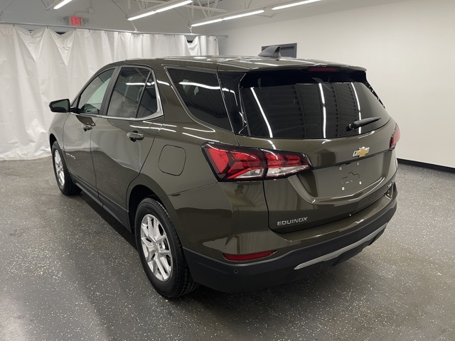 2023 Chevrolet Equinox LT photo 2