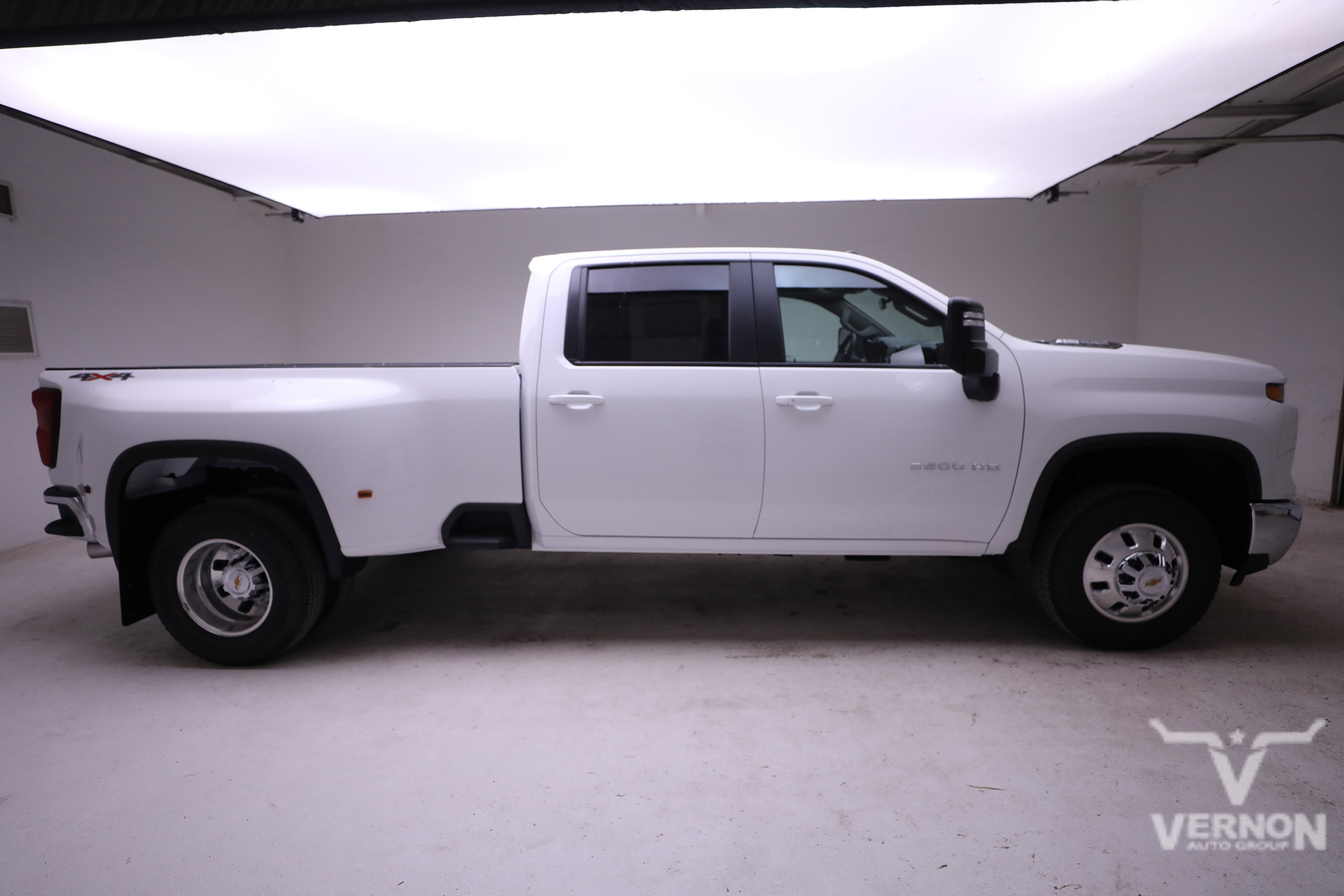 2026 Chevrolet Silverado 3500HD LT photo 4