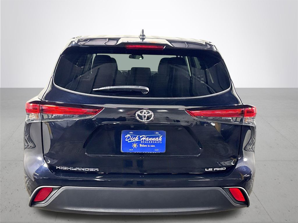 2023 Toyota Highlander LE photo 7