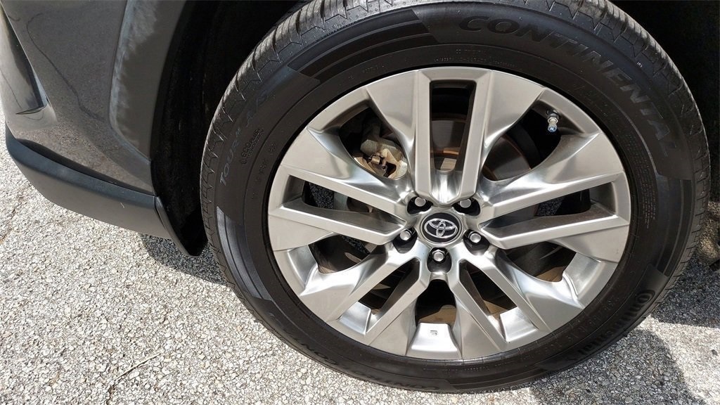 2019 Toyota RAV4 XLE Premium photo 8