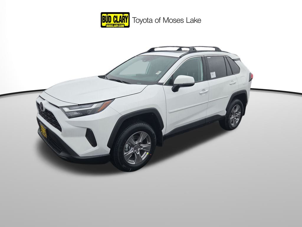2025 Toyota RAV4 XLE's photo