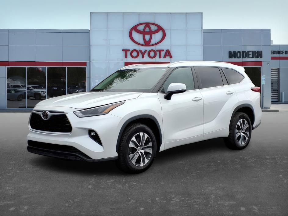 2023 Toyota Highlander XLE's photo