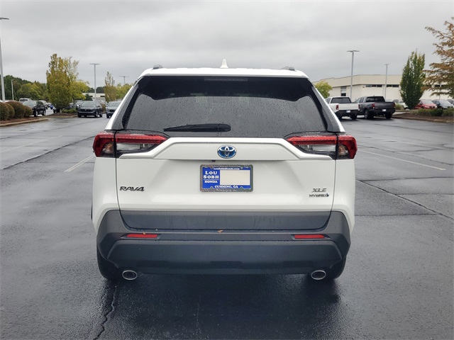 2020 Toyota RAV4 Hybrid XLE photo 5
