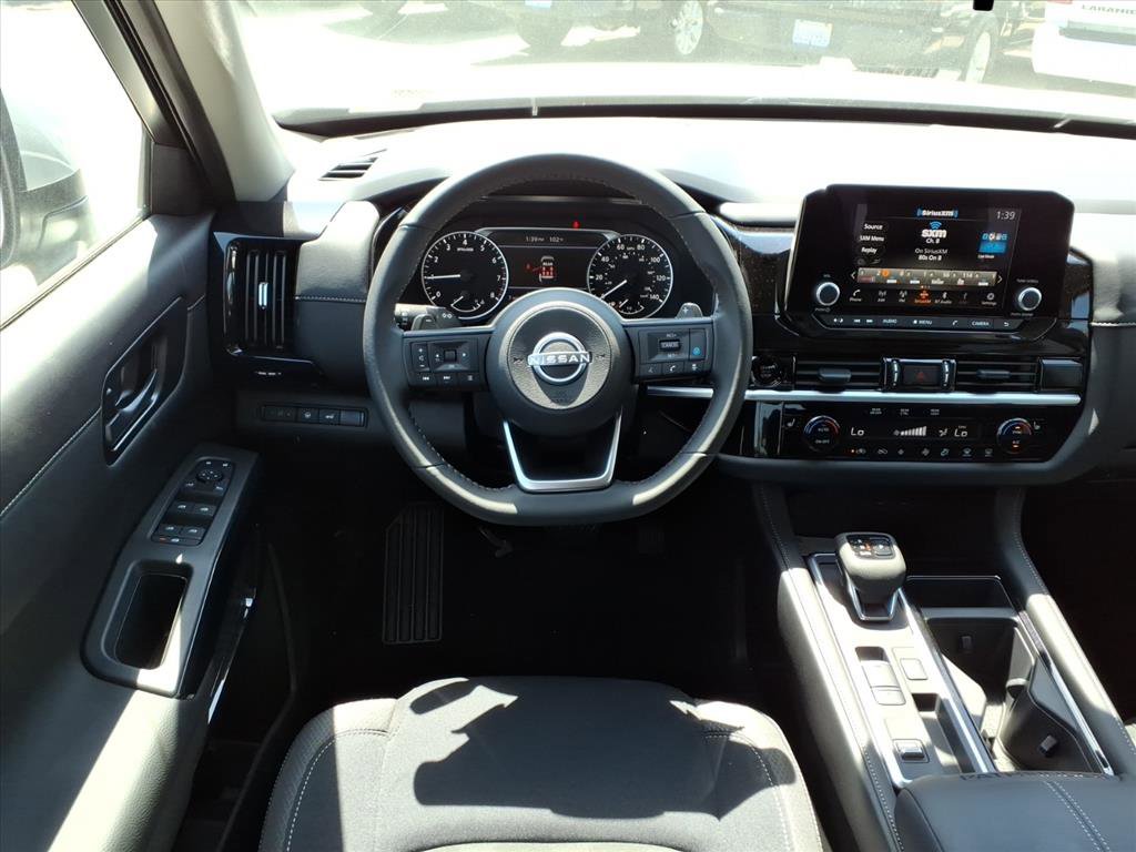 2025 Nissan Pathfinder SV photo 6