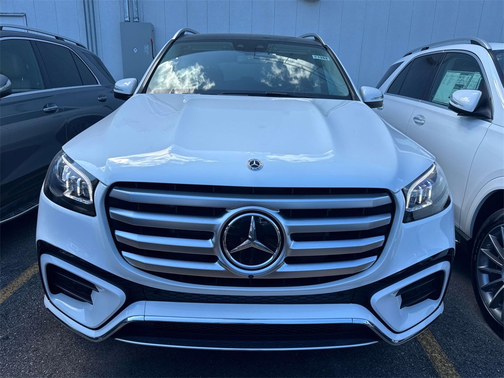 2026 Mercedes Benz GLS 450 4MATIC photo 2
