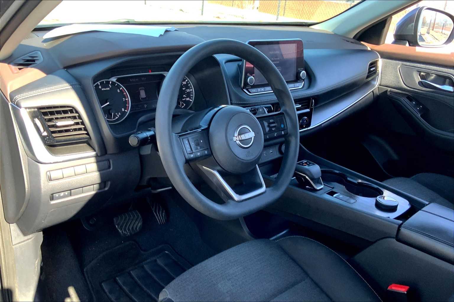 2023 Nissan Rogue SV photo 14