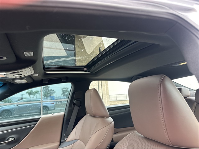 2025 Lexus ES 300h Premium photo 35