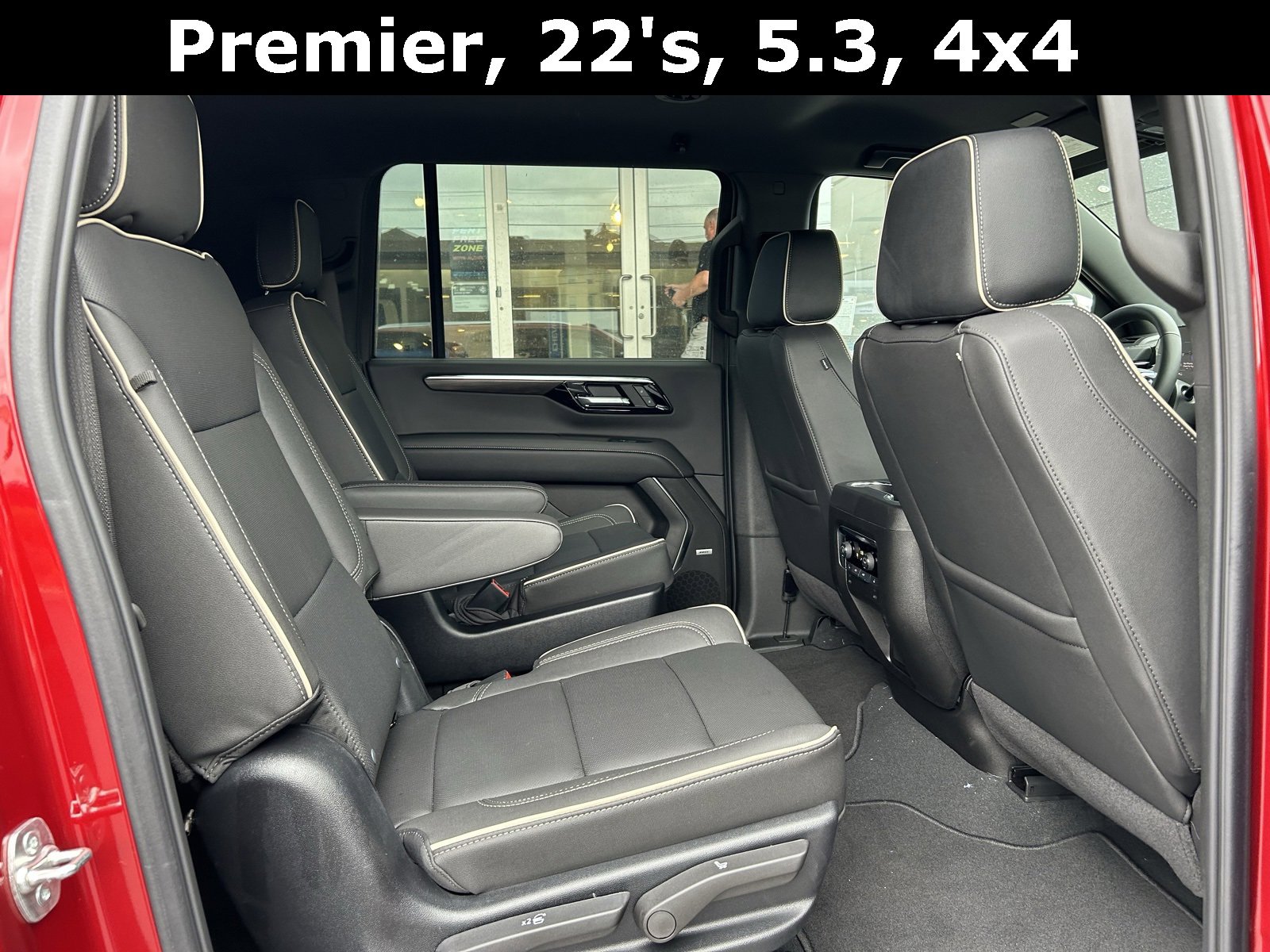 2025 Chevrolet Suburban Premier photo 31