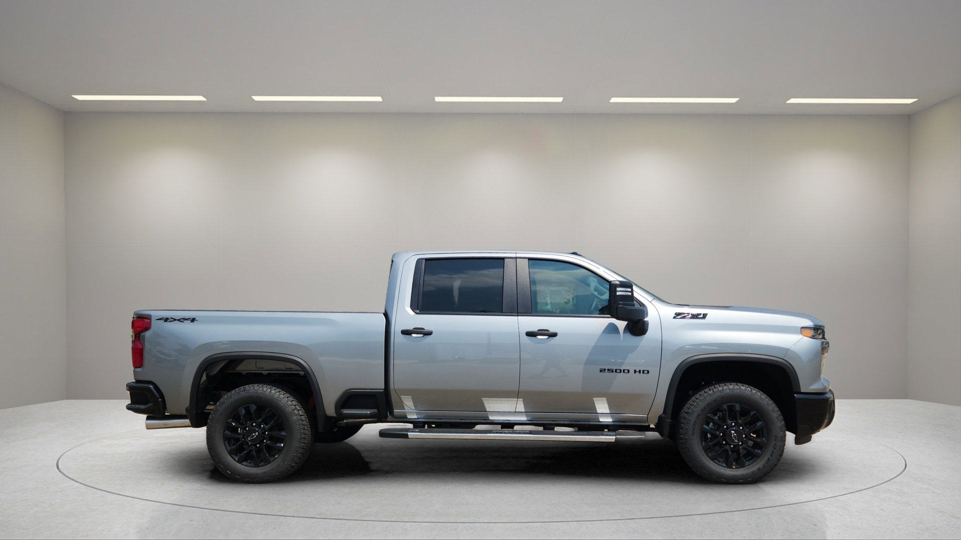 2025 Chevrolet Silverado 2500HD Custom photo 2