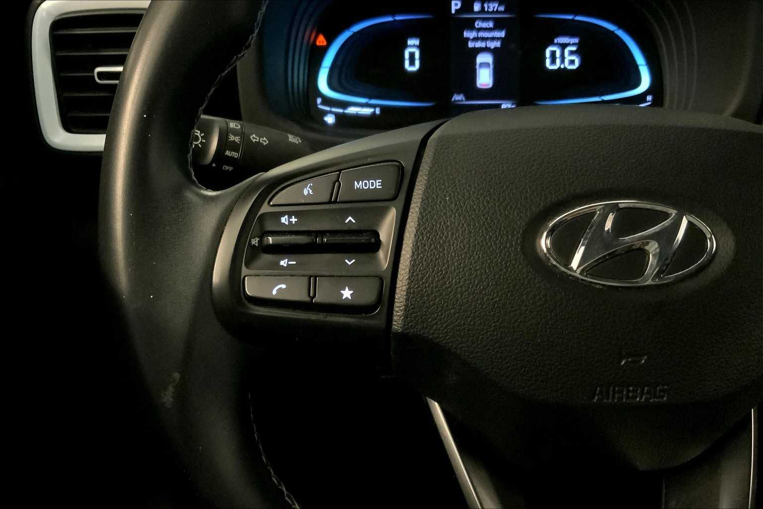 2023 Hyundai Venue Limited photo 20