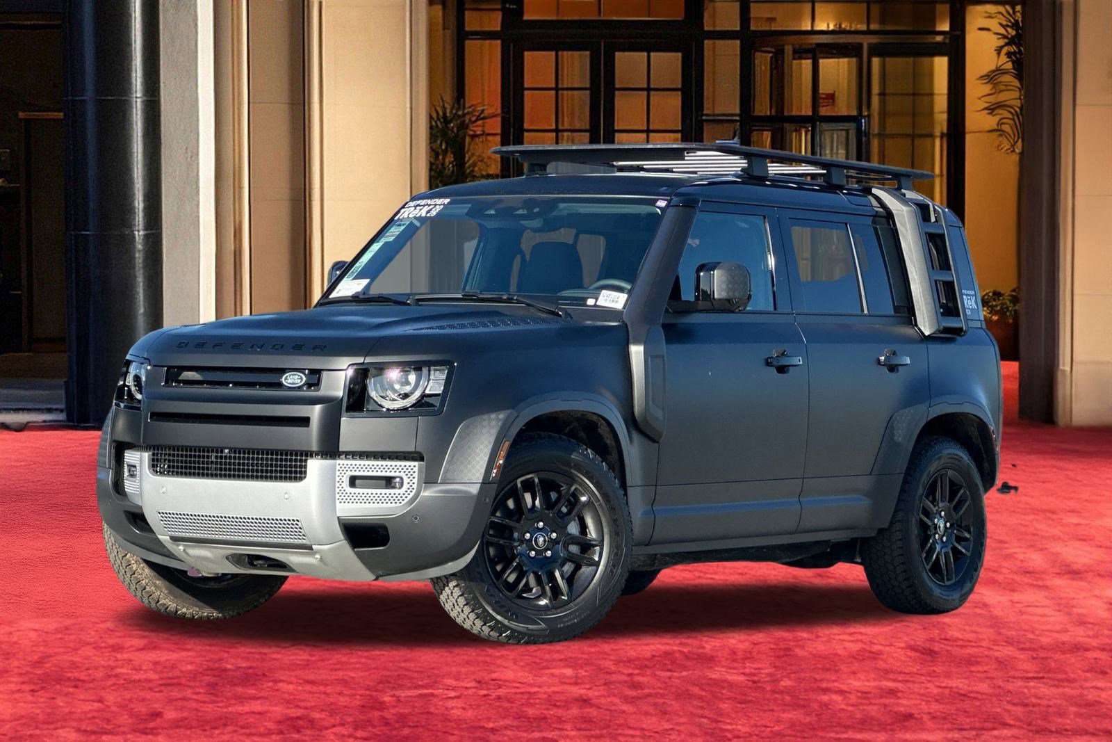 2025 Land Rover Defender S's photo