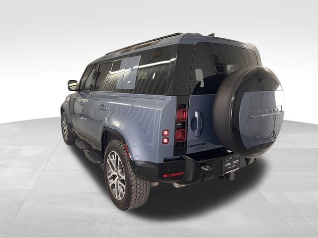 2024 Land Rover Defender 110 X-Dynamic SE photo 2