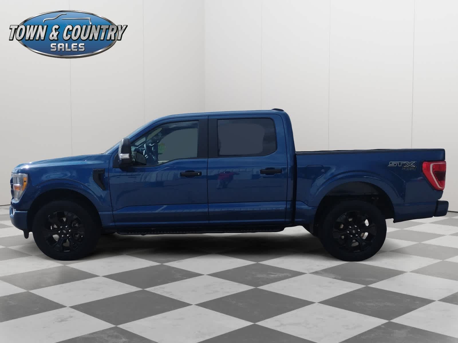 2022 Ford F-150 XL photo 2