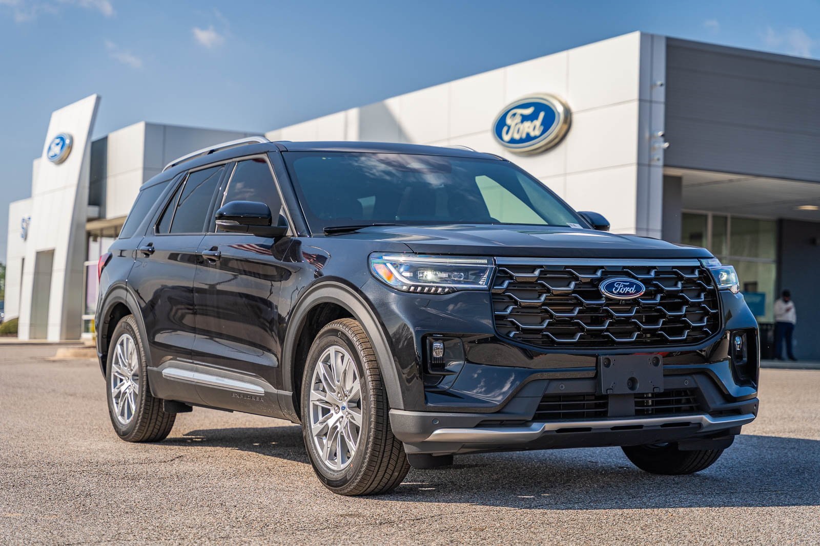 2026 Ford Explorer Platinum's photo