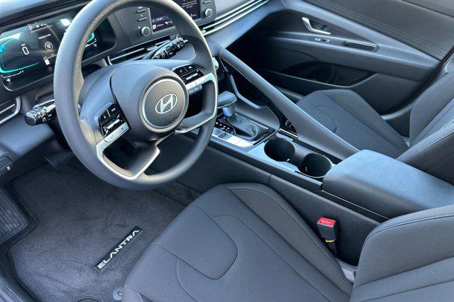 2025 Hyundai Elantra Blue SEL Sport photo 10