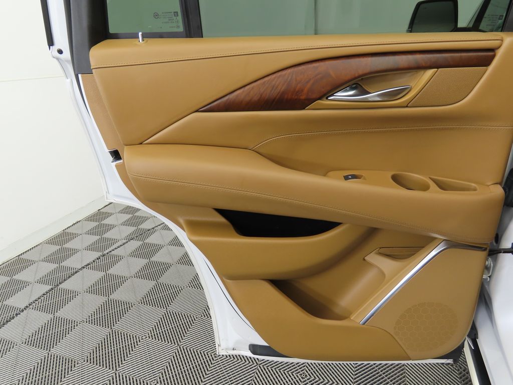 2017 Cadillac Escalade Platinum photo 25