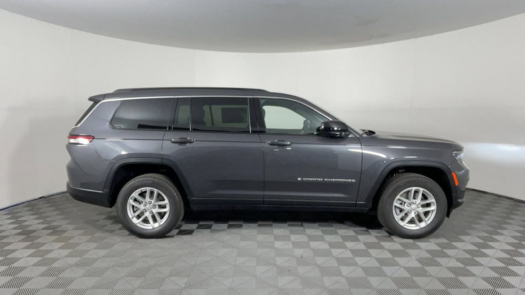 2025 Jeep Grand Cherokee Laredo X photo 3