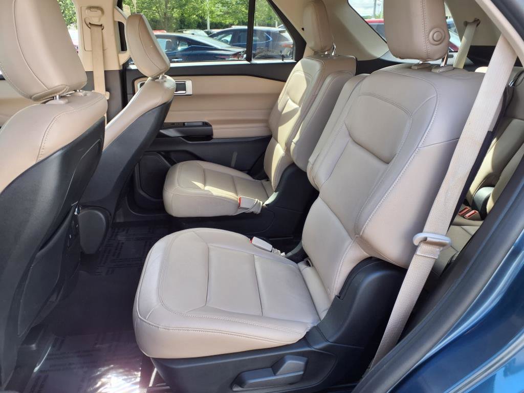 2020 Ford Explorer XLT Sport photo 3