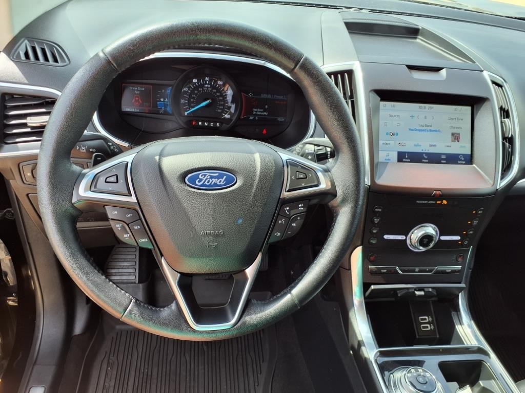 2020 Ford Edge Titanium photo 5