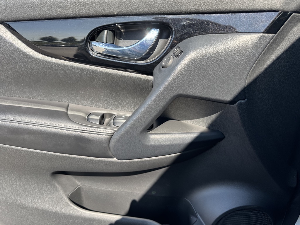 2021 Nissan Rogue Sport SV photo 19