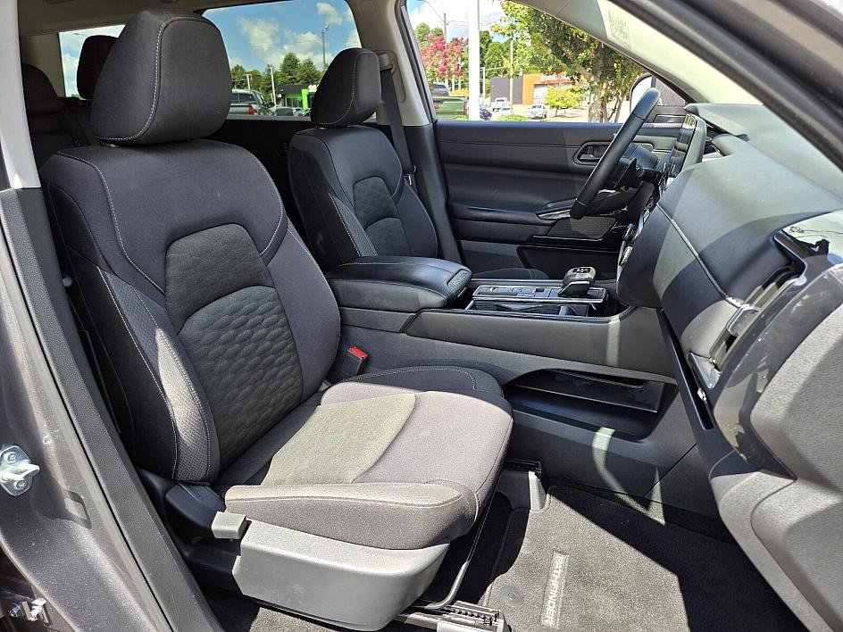 2024 Nissan Pathfinder SV photo 13