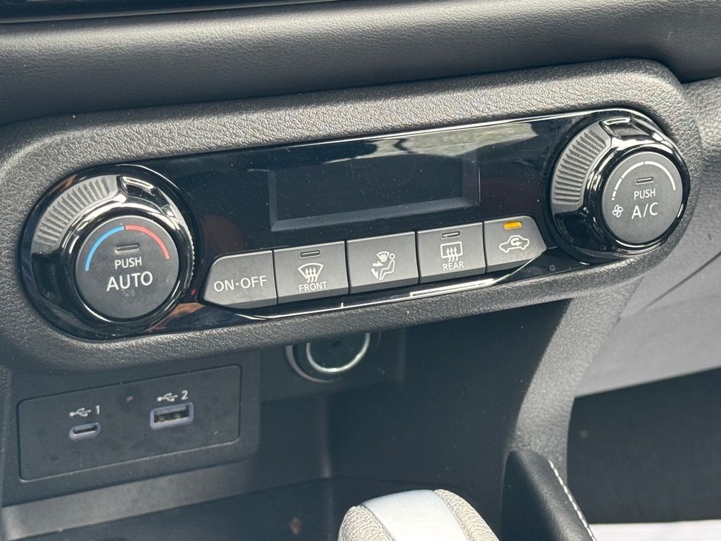 2022 Nissan Kicks SR photo 18