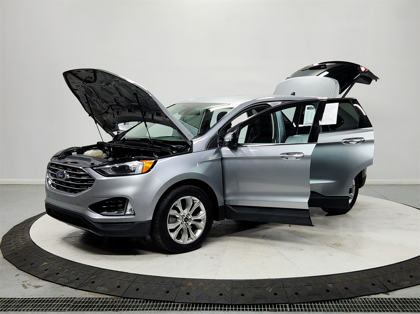 2024 Ford Edge Titanium photo 11