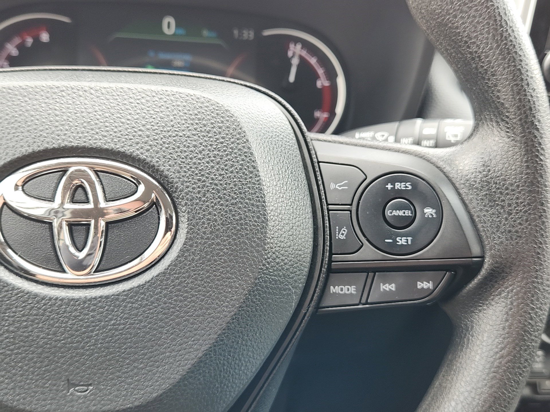2025 Toyota RAV4 XLE photo 18