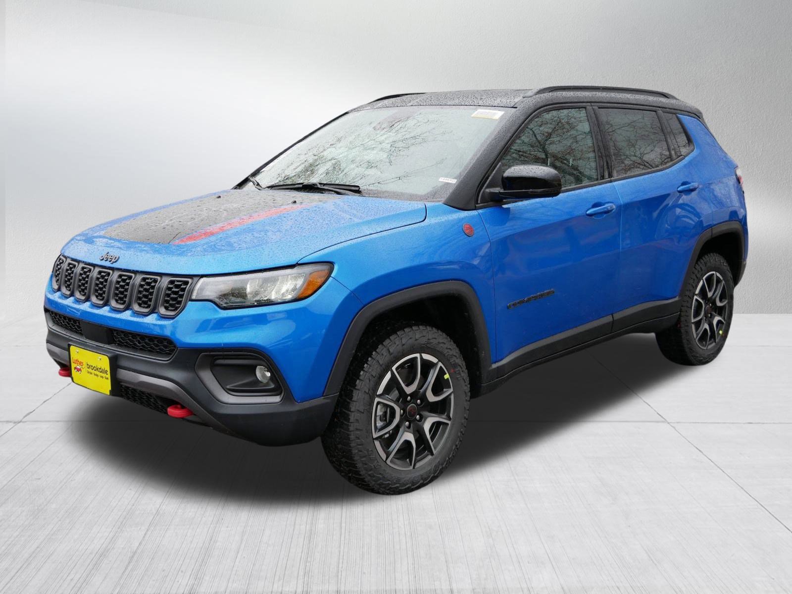 2026 Jeep Compass Trailhawk photo 3