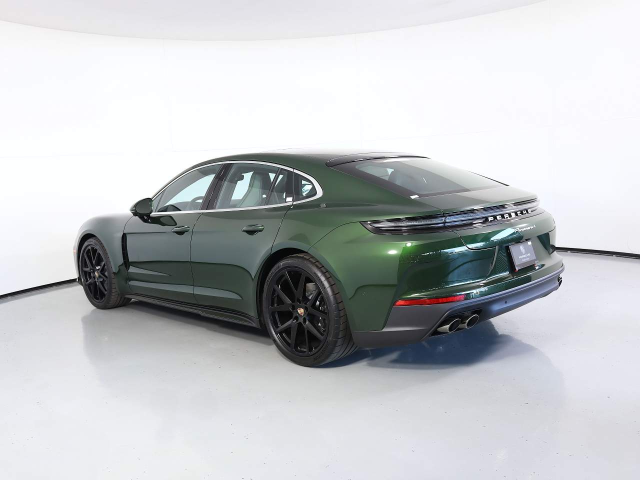 2025 Porsche Panamera 4 photo 2