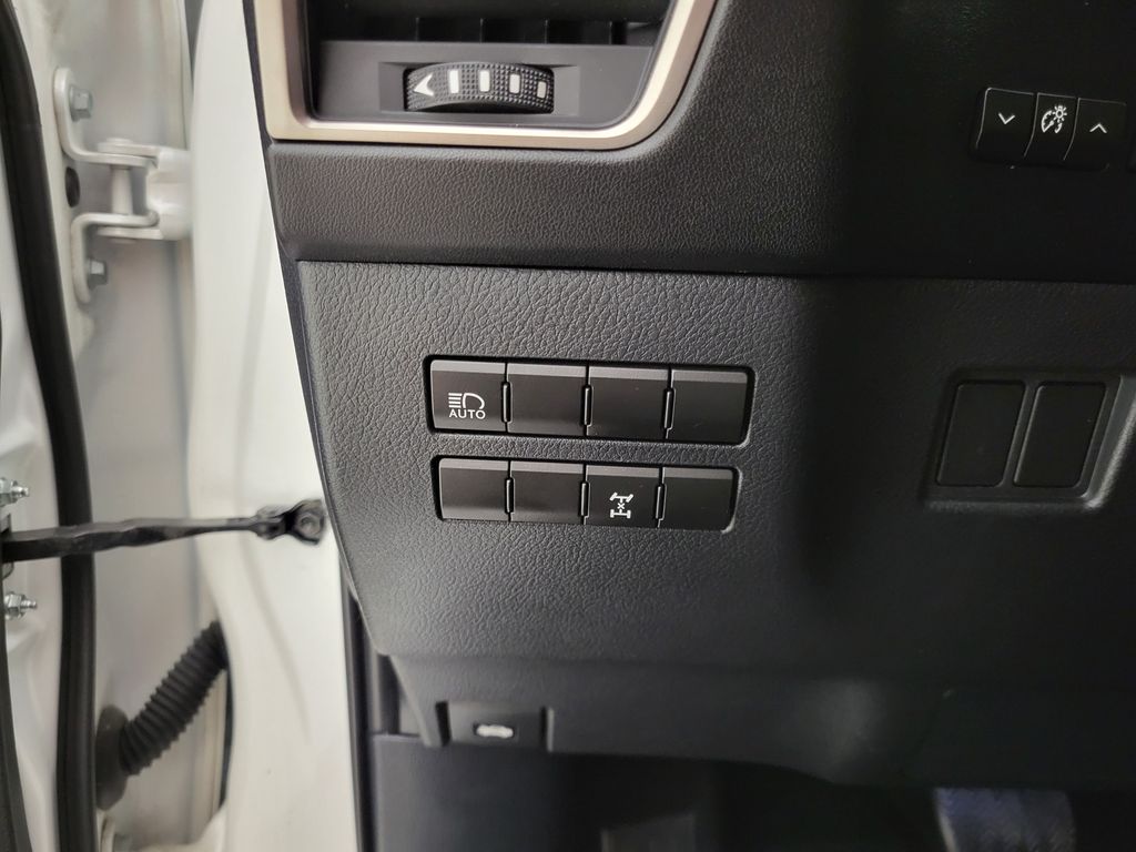 2021 Lexus NX 300 photo 3