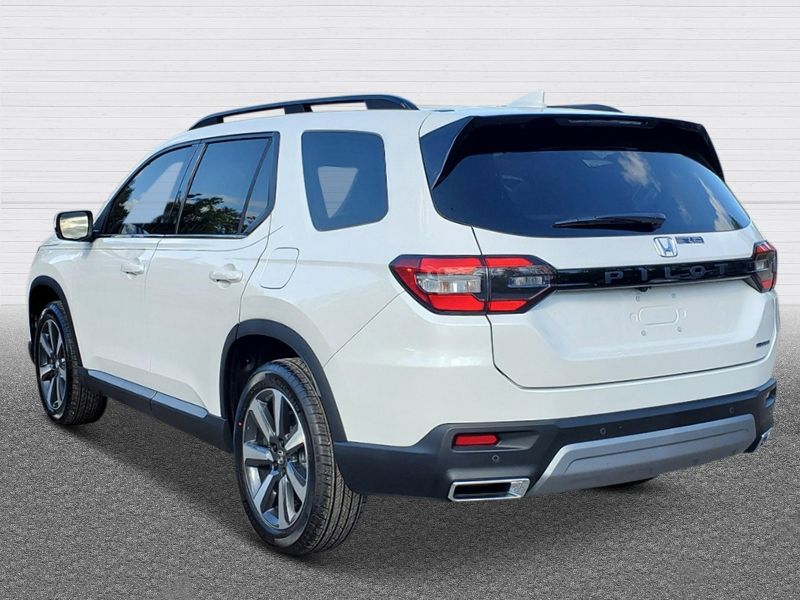 2025 Honda Pilot Touring photo 3