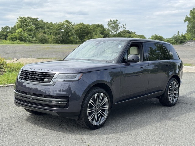 2025 Land Rover Range Rover SE's photo