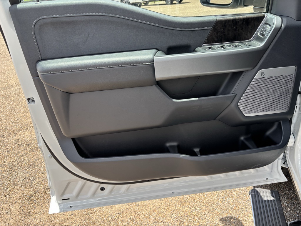 2025 Ford F-250 Lariat photo 17