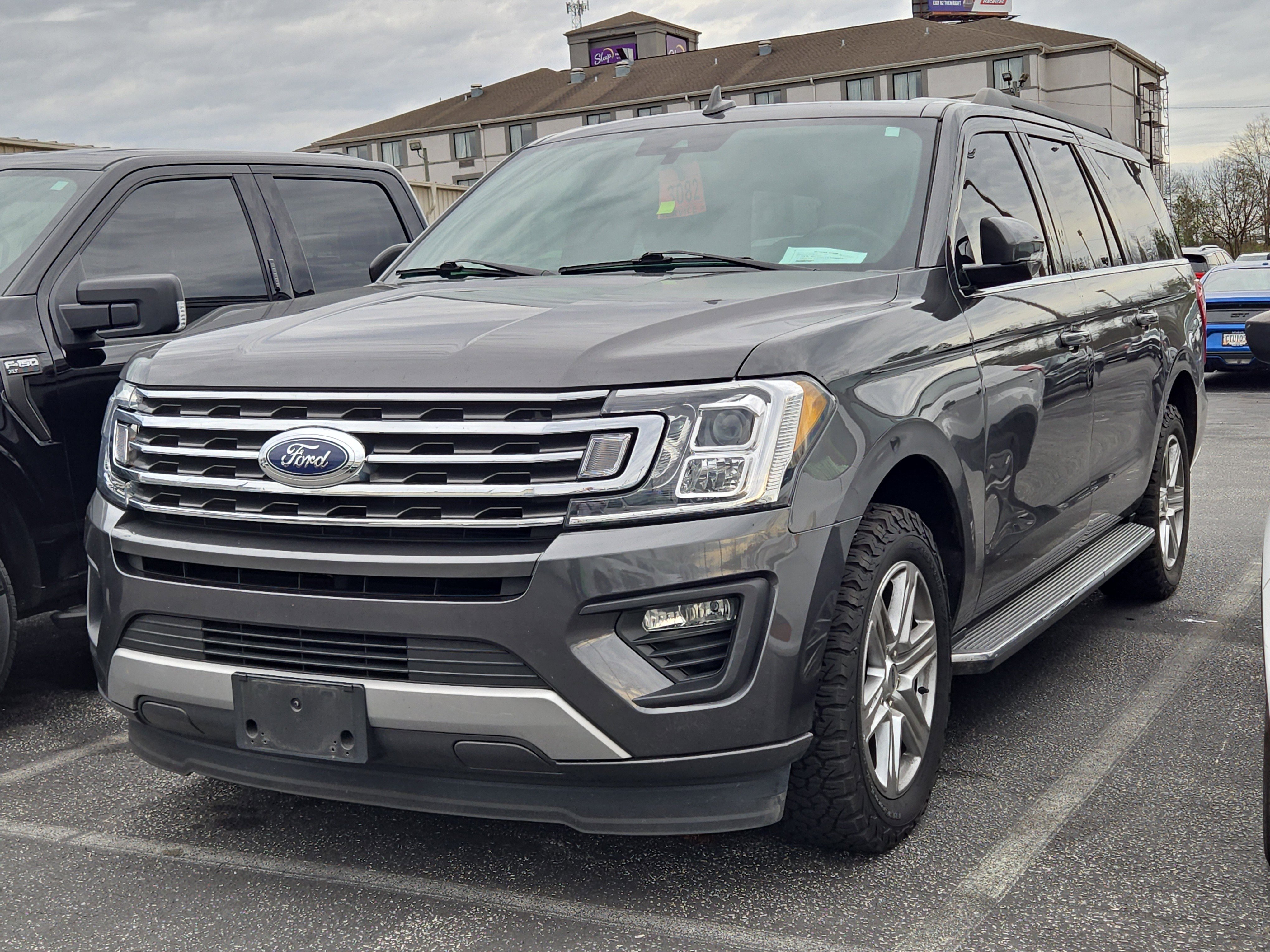 2021 Ford Expedition XLT's photo