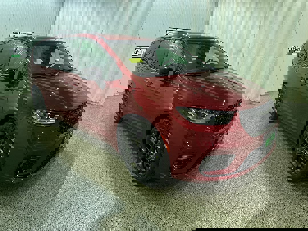 2026 Chrysler Pacifica Select's photo