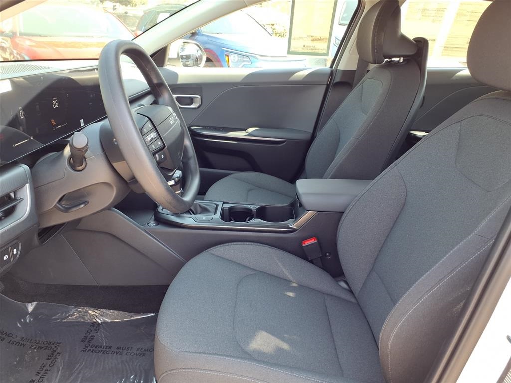2025 Kia K4 LXS photo 9
