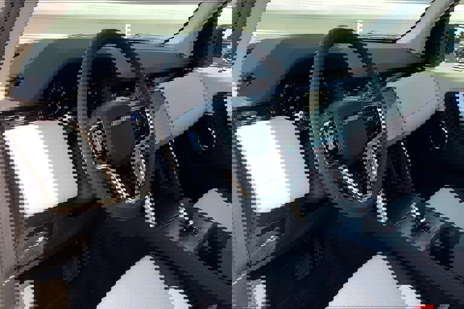 2025 Land Rover Discovery Sport S photo 4