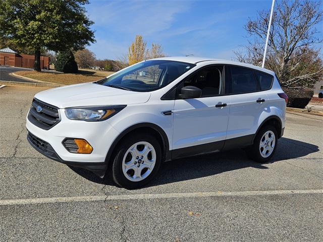 2019 Ford Escape S photo 2